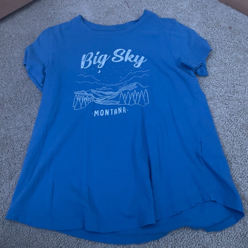 I’m selling a shirt worn two times in good condition!